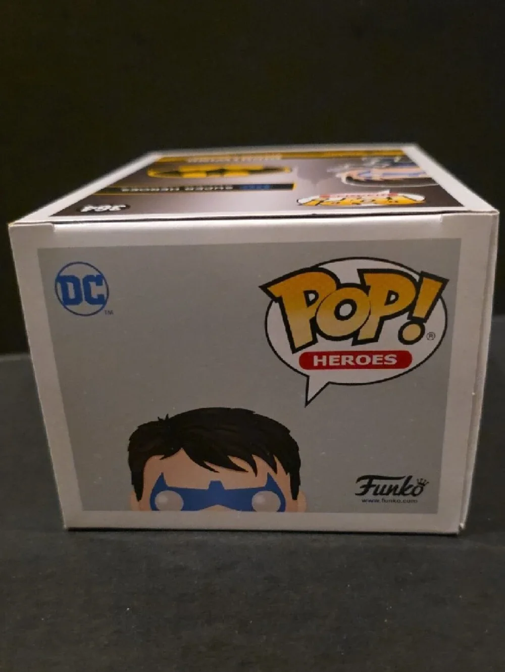 Funko Nightwing Pop! Figure - Blue Mask & Black Suit - Picture 6 of 6